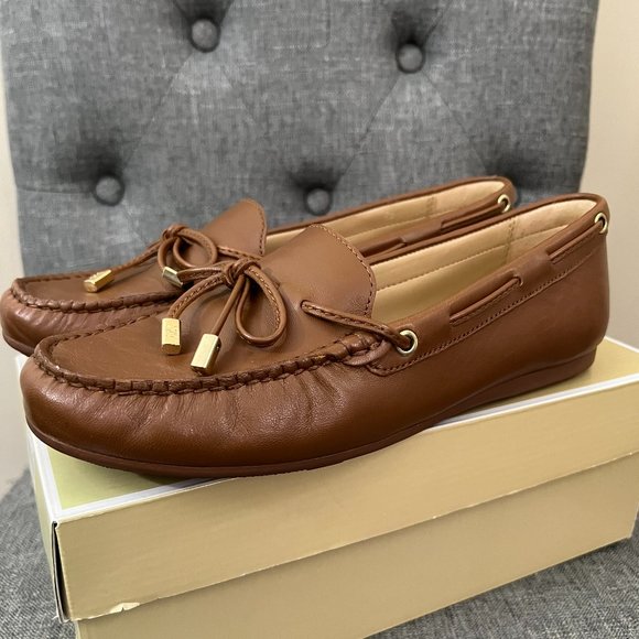 Michael Kors tan leather moccasins - Picture 3 of 10